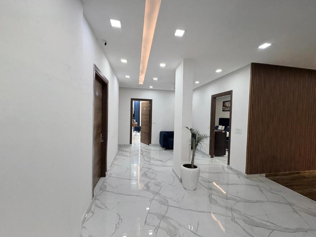Pacific Inn Eco Central Gurgaon Esterno foto