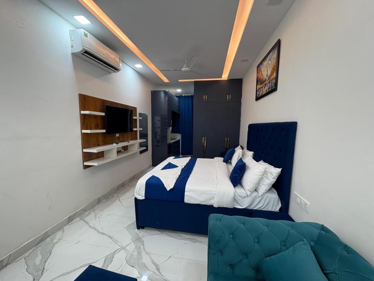 Pacific Inn Eco Central Gurgaon Esterno foto