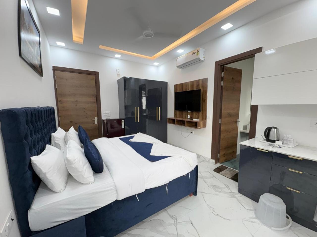 Pacific Inn Eco Central Gurgaon Esterno foto