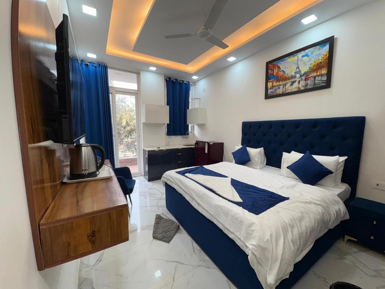 Pacific Inn Eco Central Gurgaon Esterno foto