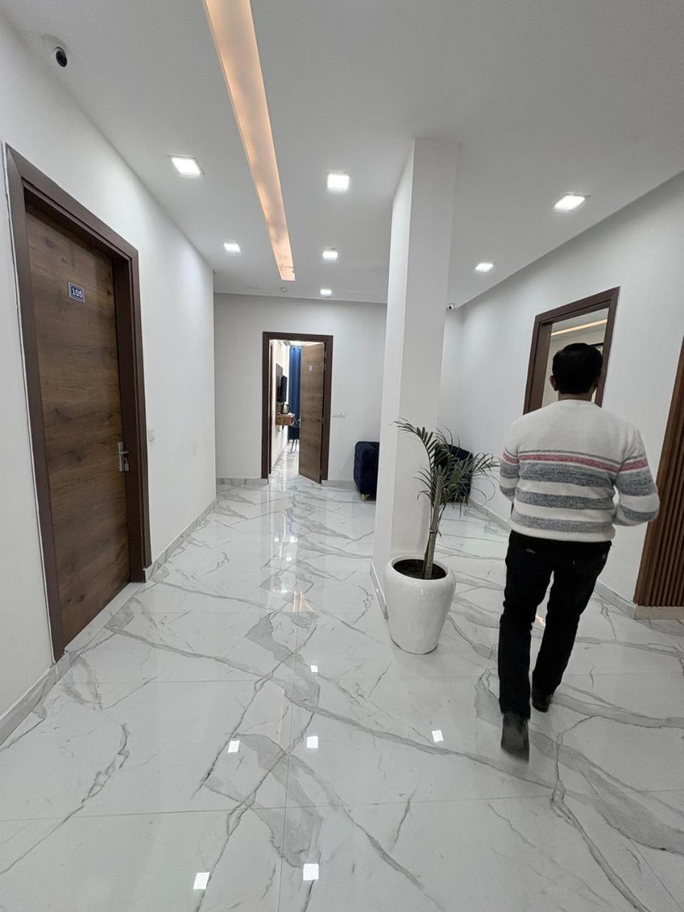 Pacific Inn Eco Central Gurgaon Esterno foto