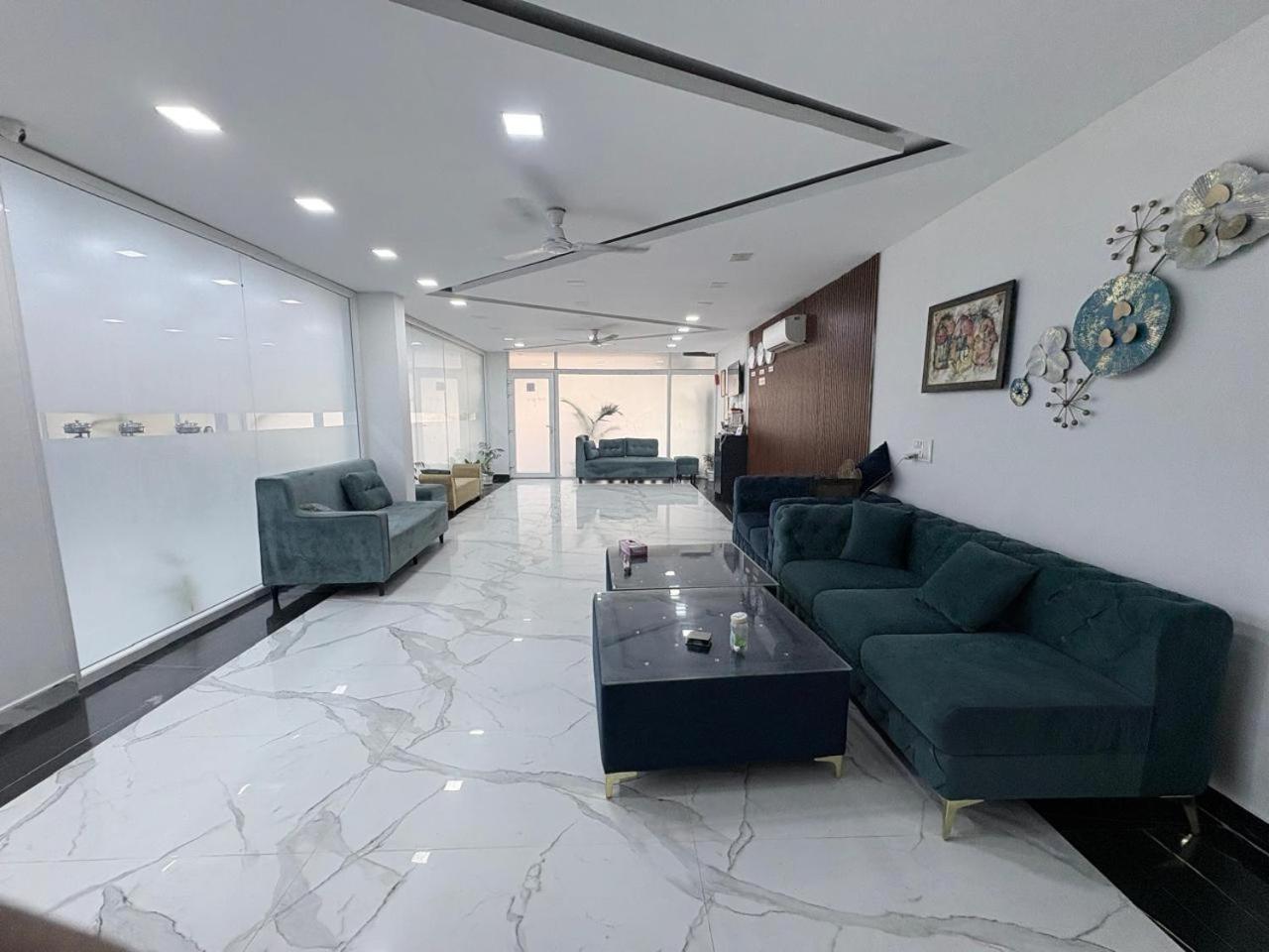 Pacific Inn Eco Central Gurgaon Esterno foto