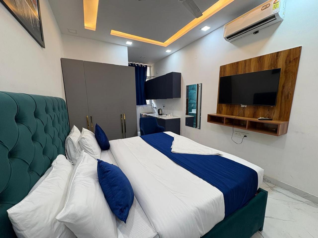 Pacific Inn Eco Central Gurgaon Esterno foto