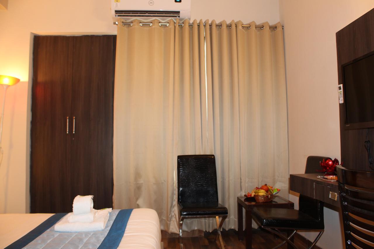 Pacific Inn Eco Central Gurgaon Esterno foto