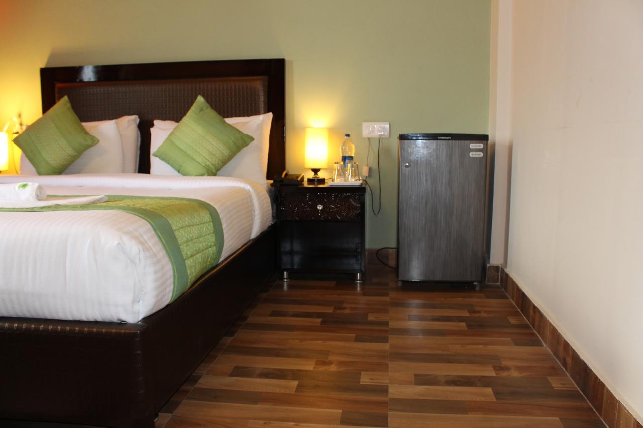 Pacific Inn Eco Central Gurgaon Esterno foto