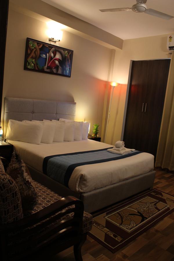 Pacific Inn Eco Central Gurgaon Esterno foto