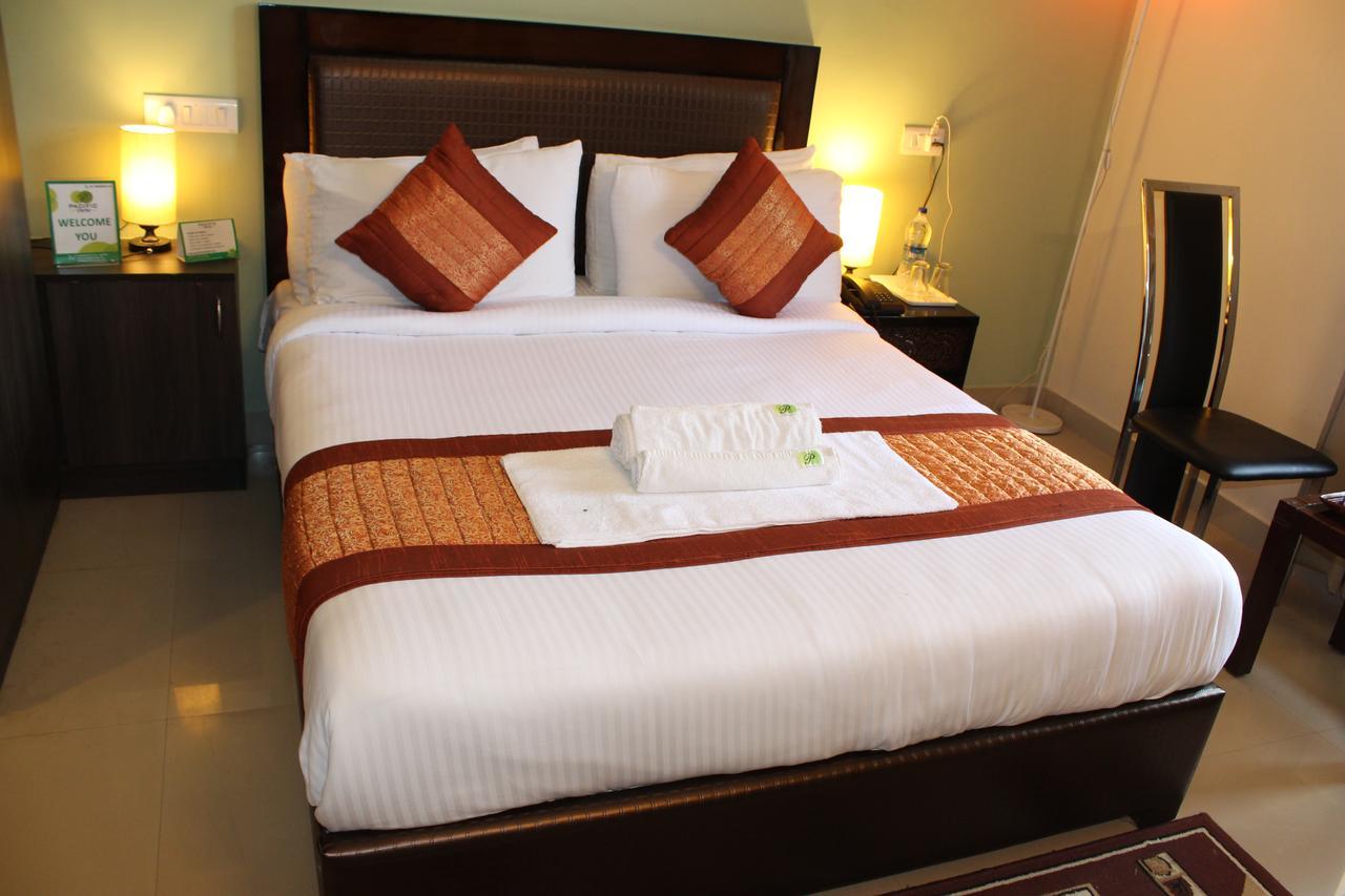 Pacific Inn Eco Central Gurgaon Esterno foto