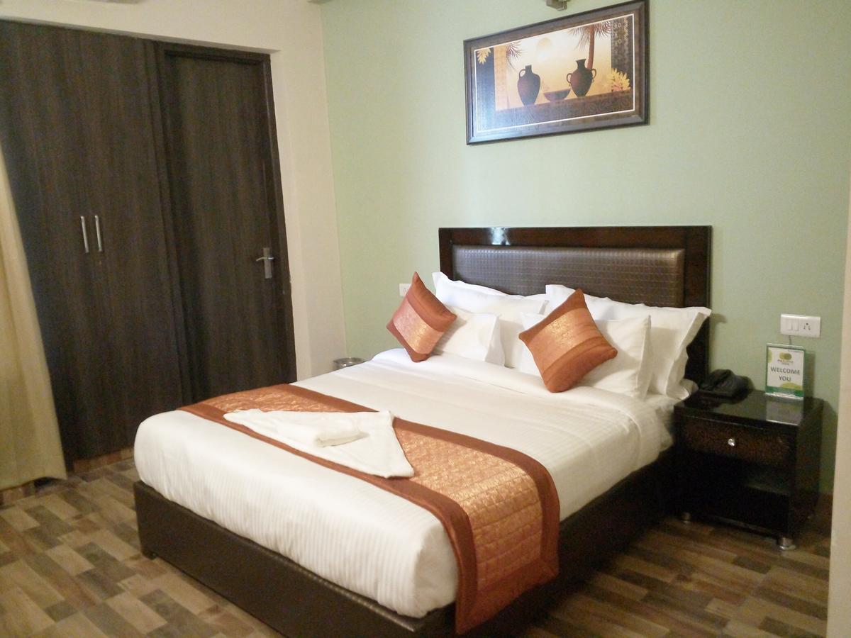 Pacific Inn Eco Central Gurgaon Esterno foto