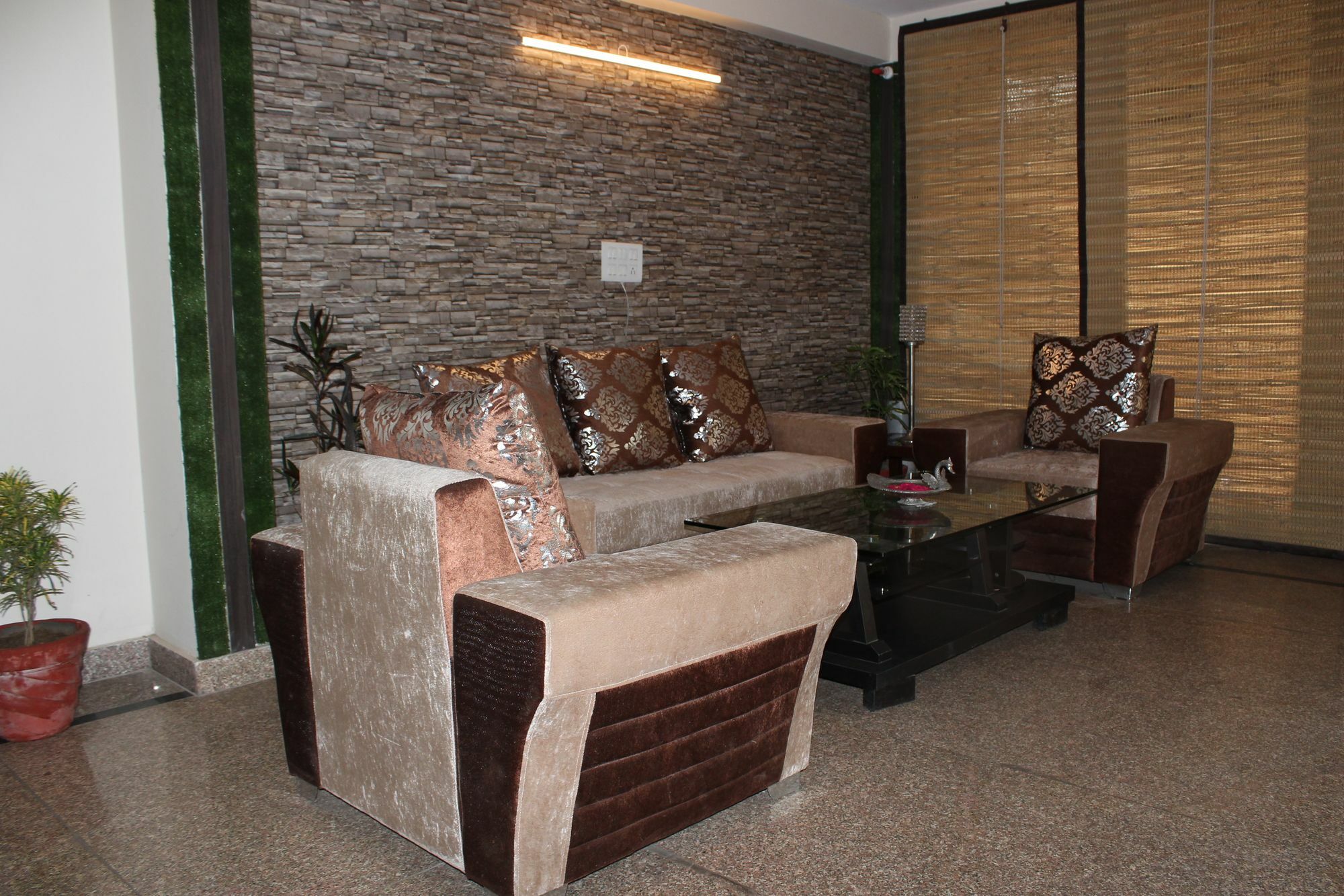 Pacific Inn Eco Central Gurgaon Esterno foto